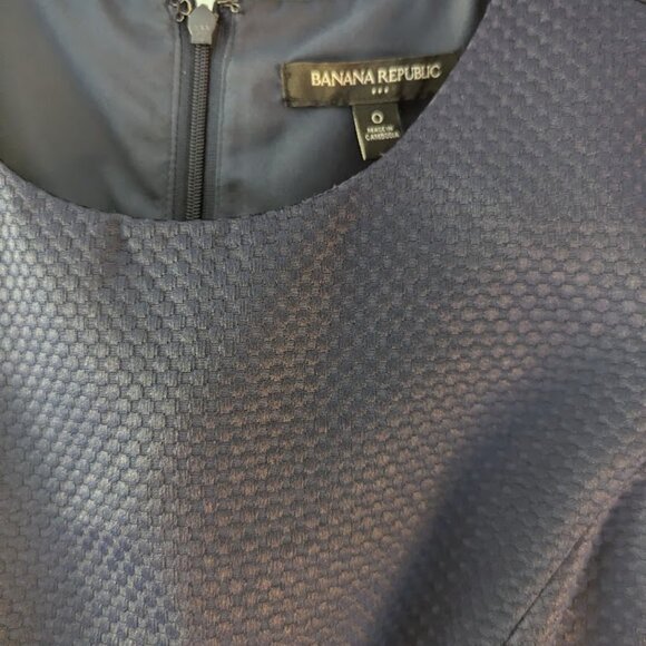 Banana Republic Textured Sleeveless Textured - Picture 2 of 4